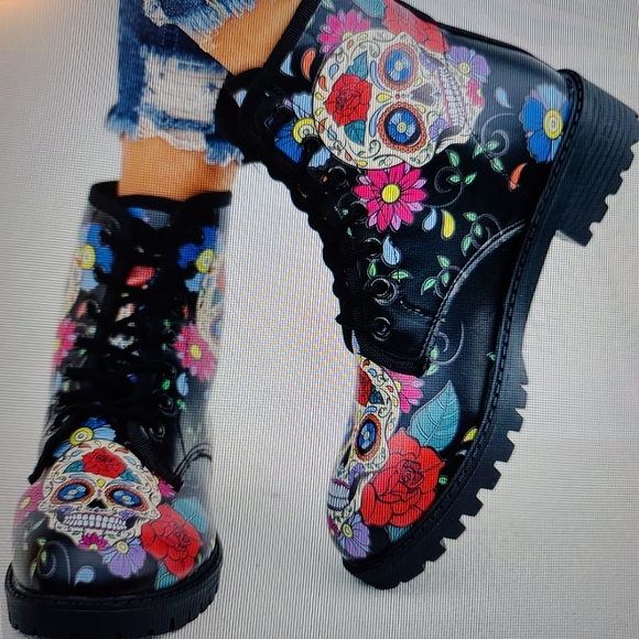 Act Fast! 5 pairs Trendy Black Skull Booties - Picture 4 of 4